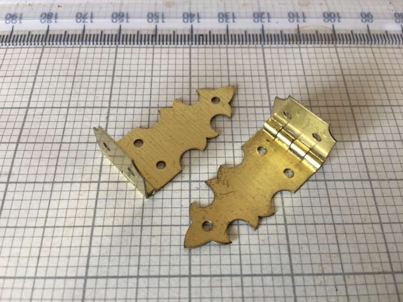 Small brass hinges - 16mm