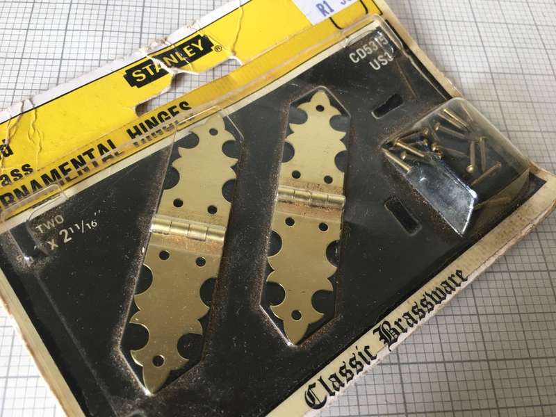 Small brass hinges - 16mm