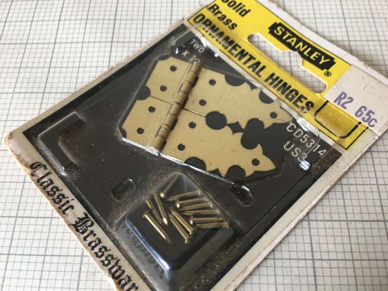Small brass hinges - 16mm