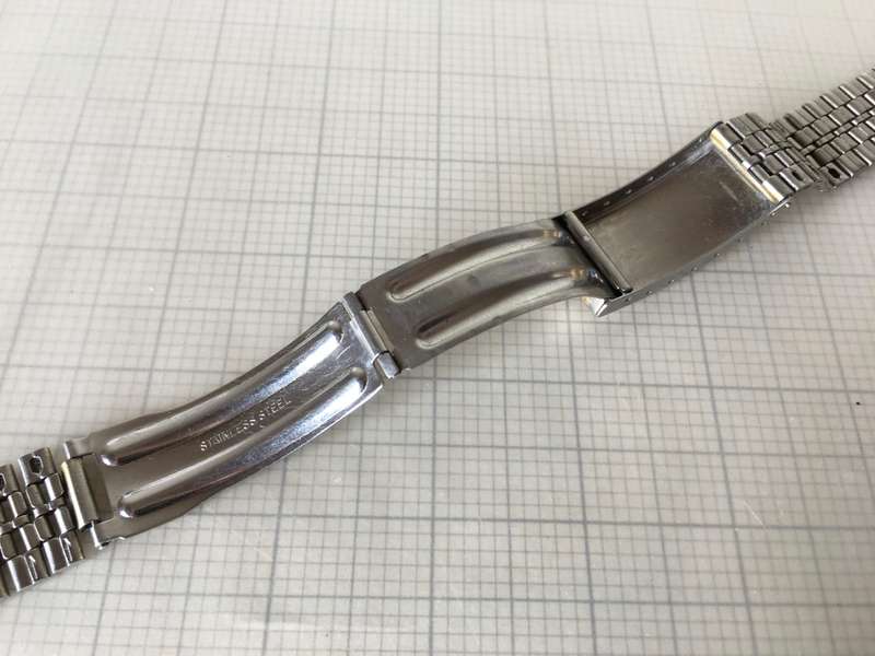 SEIKO - 18mm stainless steel bracelet