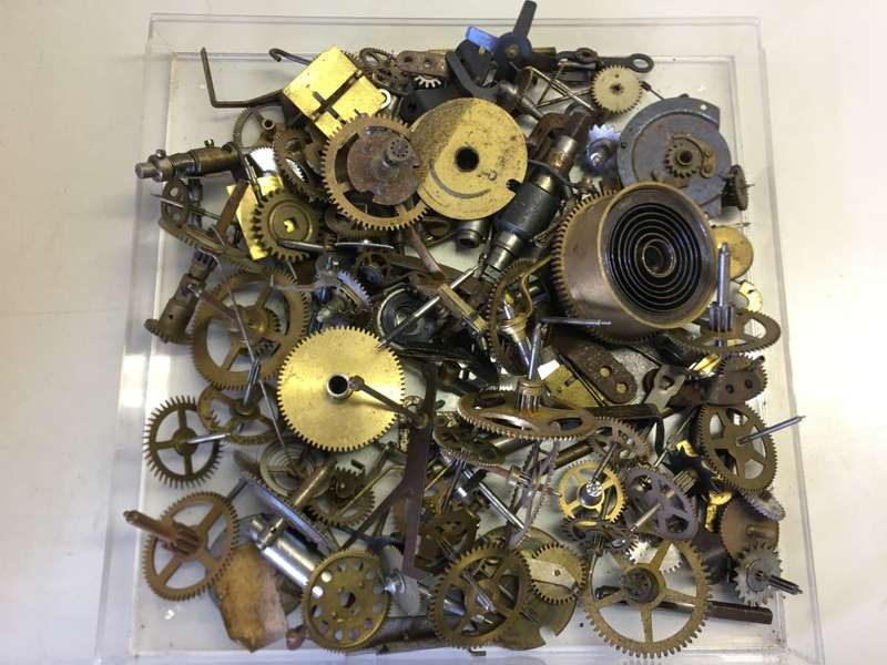Assortment of old clock parts - 1kg - lot 2