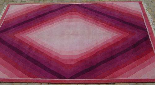 CARPETS: HANDWOVEN DESIGNER CARPET 300x200