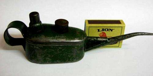 Tiny Oil Can 18cmx6cm. Working Condition