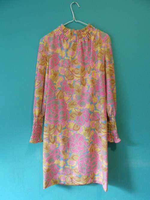 Authentic 1960's Colourful Print Long Sleeved Dress (XS to Medium)