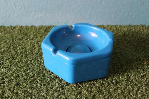 Retro Blue ?Bakelite Ashtray (12cm across, 5cm tall)