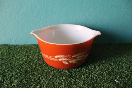 Vintage Retro Original Pyrex Bowl / Dish (15cm in diameter and 8cm tall)