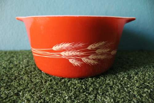 Vintage Retro Original Pyrex Bowl / Dish (15cm in diameter and 8cm tall)