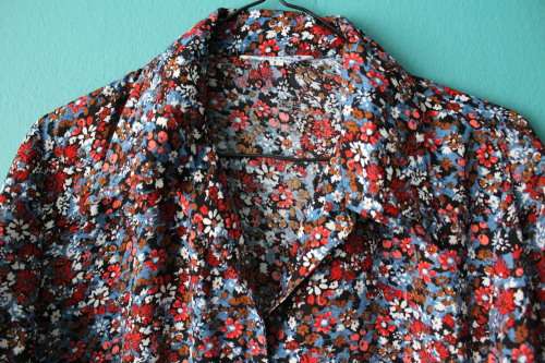 Super Soft Vintage Shirt with Delicate Floral Print (Large)