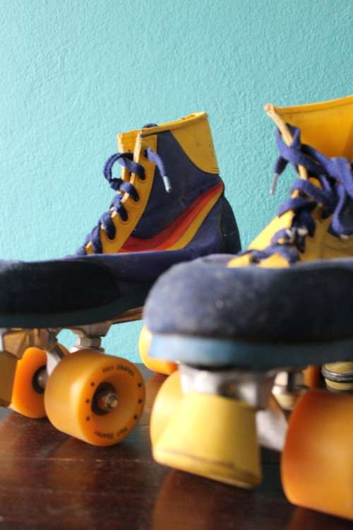 Vintage "Hot Skates" Roller Skates (Ladies size 6 /7)