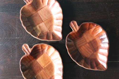 Set of 3 Vintage Wooden Leaf Shaped Plates (13 x 15cm each)