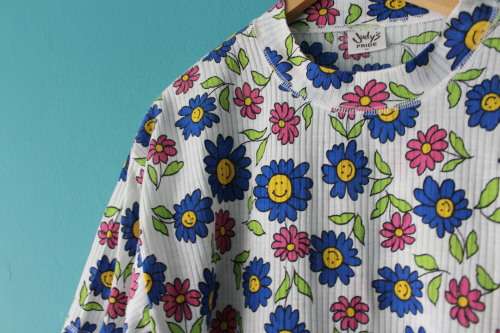 Vintage Smiley Face Floral T-Shirt (Small / Medium)