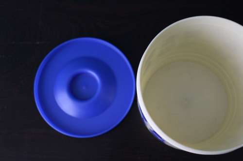 Vintage Blue and White Retro Print Container (13cm in diameter and 13cm tall)