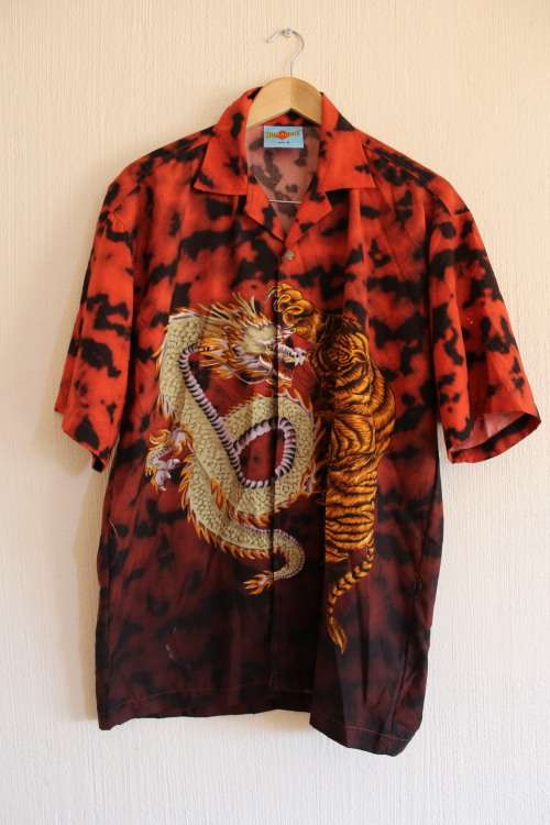 90s' / Early 00's Red Polyester Button Up Shirt (Medium)
