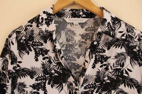 Stunning Black and White Tropical Forever New Shirt (Size 8)