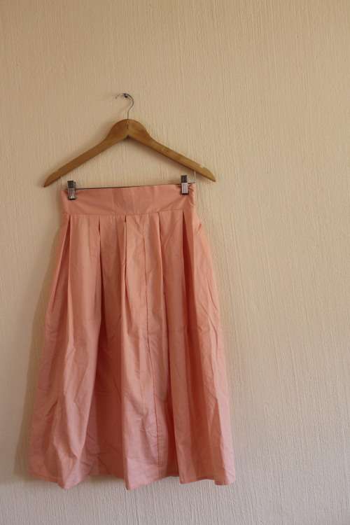Gorgeous Peach Skirt (Medium ~ Waist measures 34cm)