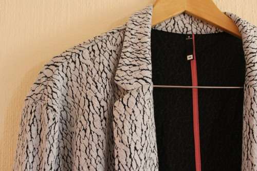 Black and White Long Sleeve Kimono Style Top ~ Woolworths ~ Label says Medium ~ Will fit large