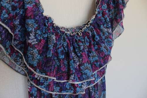 Gorgeous off Shoulder Vintage Dress (Small / Medium)