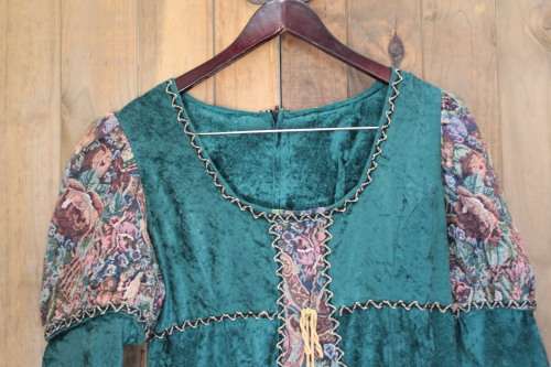 Vintage Medieval Style Dress (Large / XL)