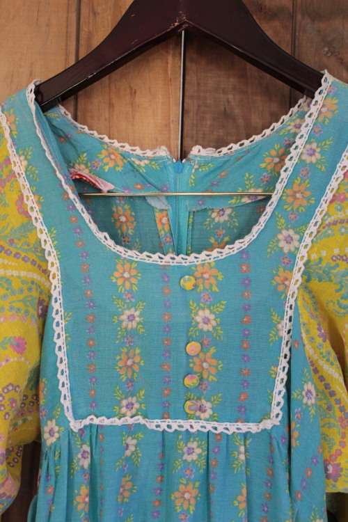 Vintage Retrp Peasant Dress circa 60's or 70's (Size 11)