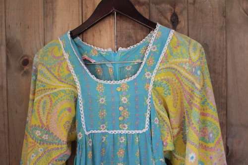 Vintage Retrp Peasant Dress circa 60's or 70's (Size 11)