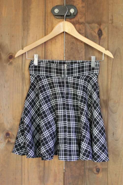 Black and White Check Skirt (Size 28 / 30)