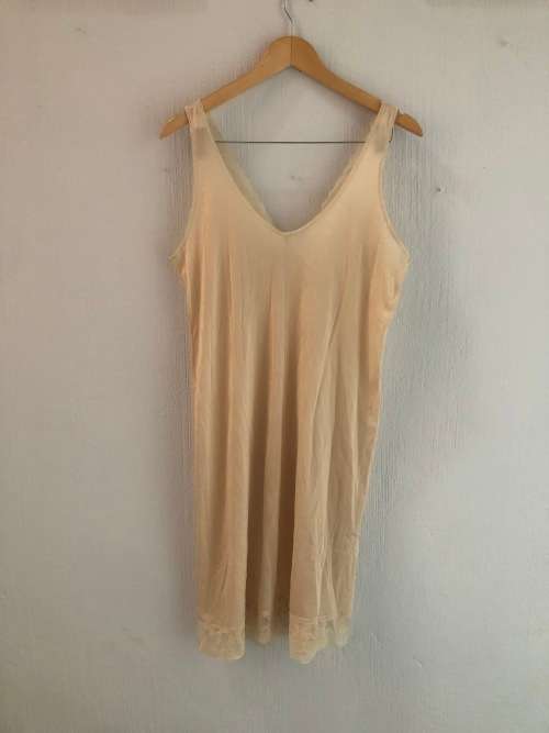 Vintage Lingerie / Slip (Medium / Large)