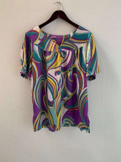 Retro Print Style Satiny Feel Top (XL / 2XL)
