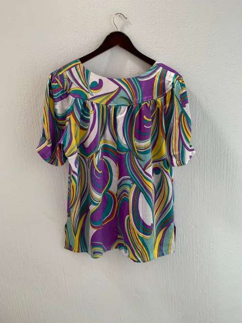 Retro Print Style Satiny Feel Top (XL / 2XL)