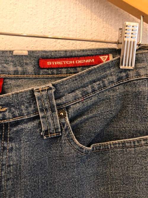 Guess Bootleg Jeans (Size 29 - hip measures 37cm from left to right)