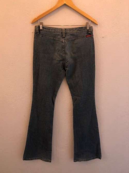 Guess Bootleg Jeans (Size 29 - hip measures 37cm from left to right)