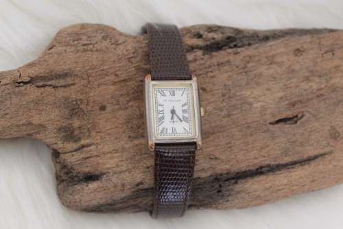 Vintage Ladies Wrist Watch (Length of 14 to 18.5 cm and 1cm wide strap)