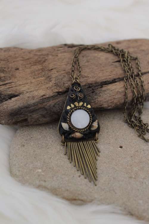 Stunning vintage ethnic necklace and pendant (Total hanging lenght is 38cm)
