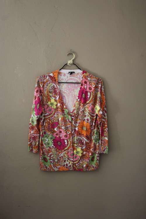 Stunning Floral Knit Cardigan (Medium)