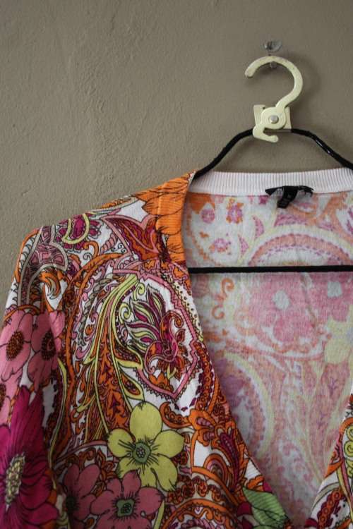Stunning Floral Knit Cardigan (Medium)