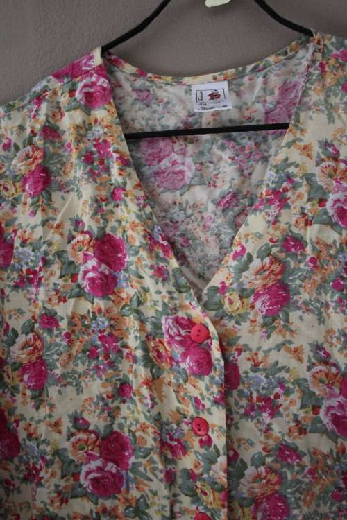 Vintage Short Sleeve Button Up (Size 44)
