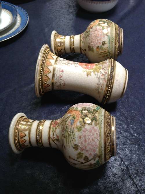 Vintage, 3 Beautiful Imari vases, amazing inlays.