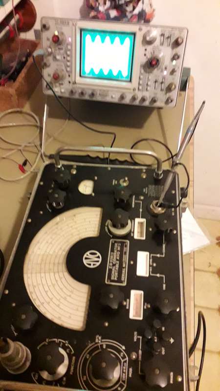 Old military RF signal generator