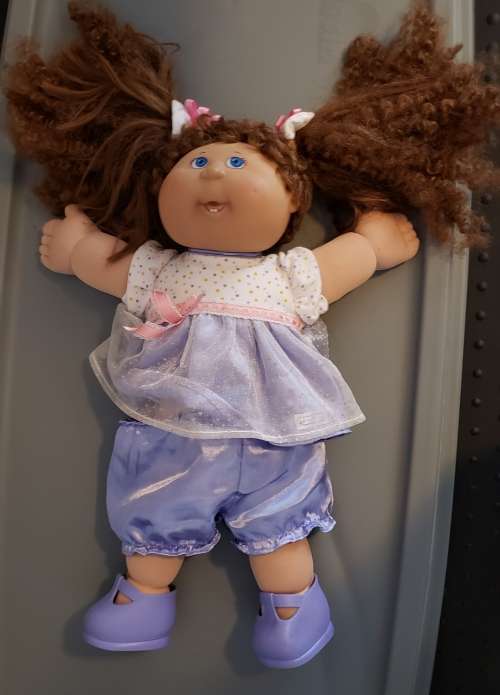 2004 Original Cabbage Patch Kids Doll - BROWN HAIR BLUE EYES