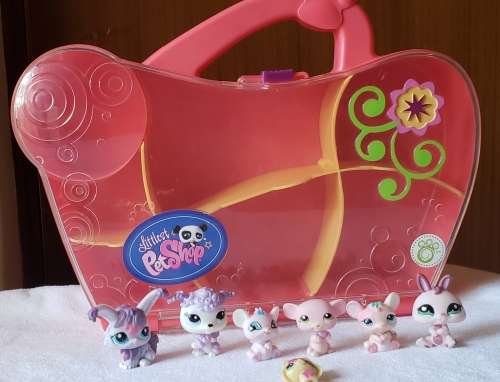 Littlest pet shop - Mixed Lot with Carry Case