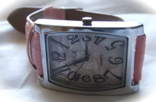 LOVELY PINK  QUARTZ WATCH WITH MOTHER OF PEARL FACE LADIES
