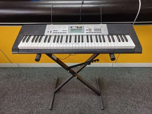 Casio LK260 keyboard + Stand