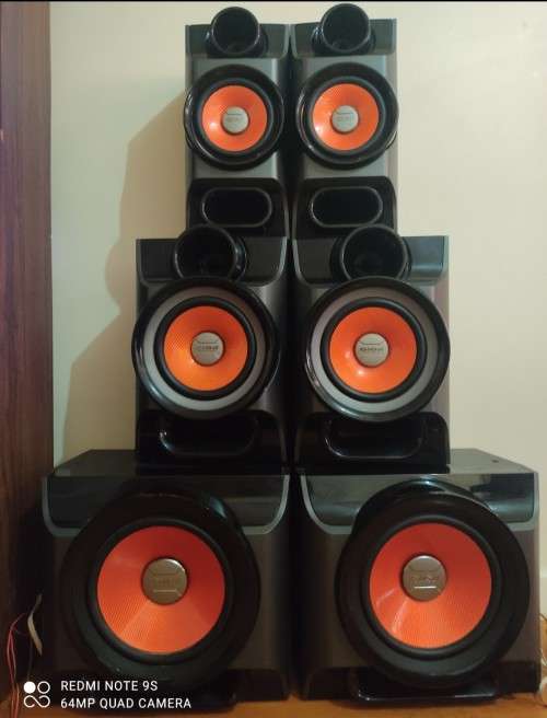 Samsung Giga Speakers