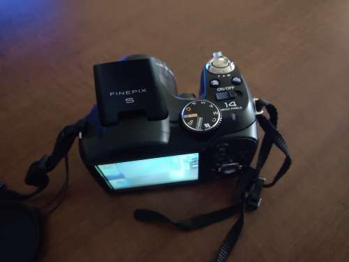 Fujifilm FinePix S2995 - 14MP - 18x zoom - Digital Bridge Camera