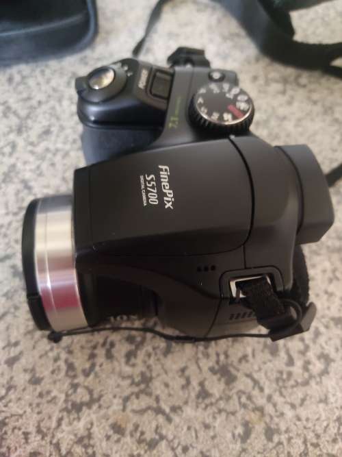 Fujifilm FinePix S5700 - 7.1MP - 10x Zoom - Digital camera