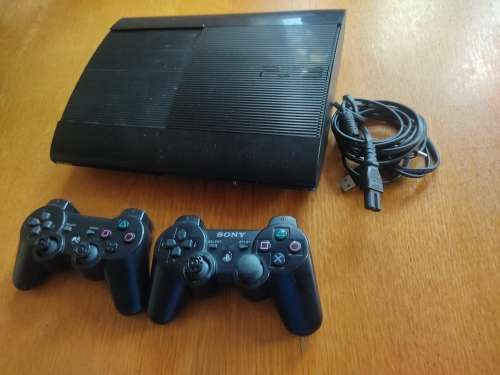 Ps3 500GB + 15 Games + 2 controllers