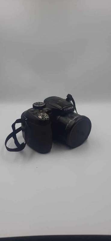 Fujifilm Finepix S1800 - 12MP - 18X zoom