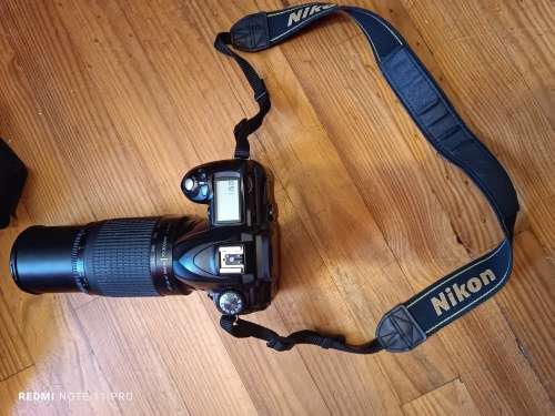 Nikon D50 DSLR Camera - 6.1MP - 70-300mm lens