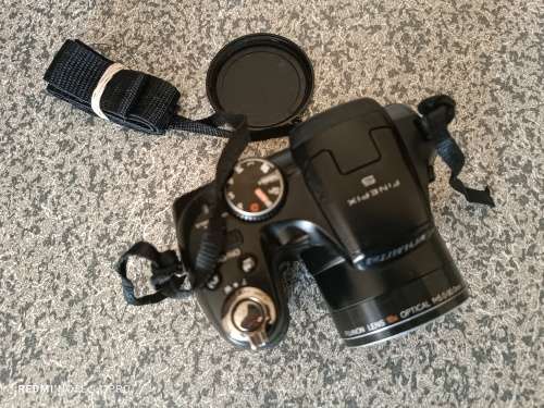 Fujifilm Finepix S1800 - 12MP - 18X zoom