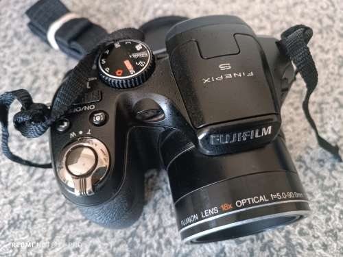 Fujifilm Finepix S1800 - 12MP - 18X zoom
