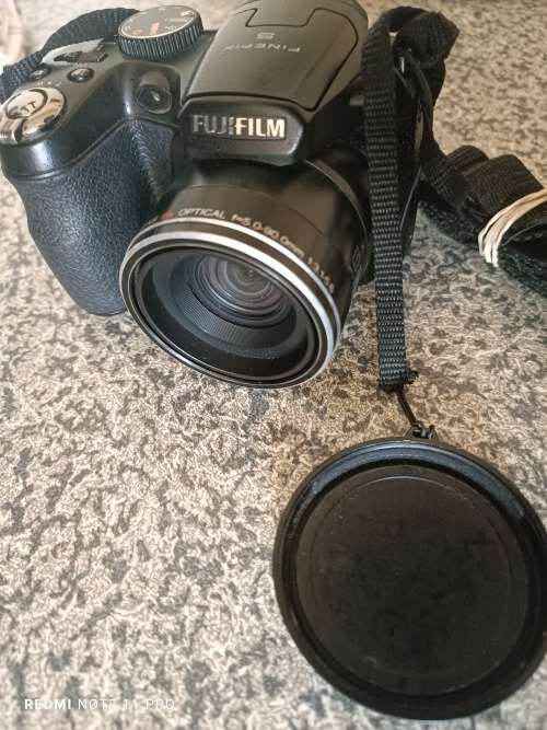 Fujifilm Finepix S1800 - 12MP - 18X zoom